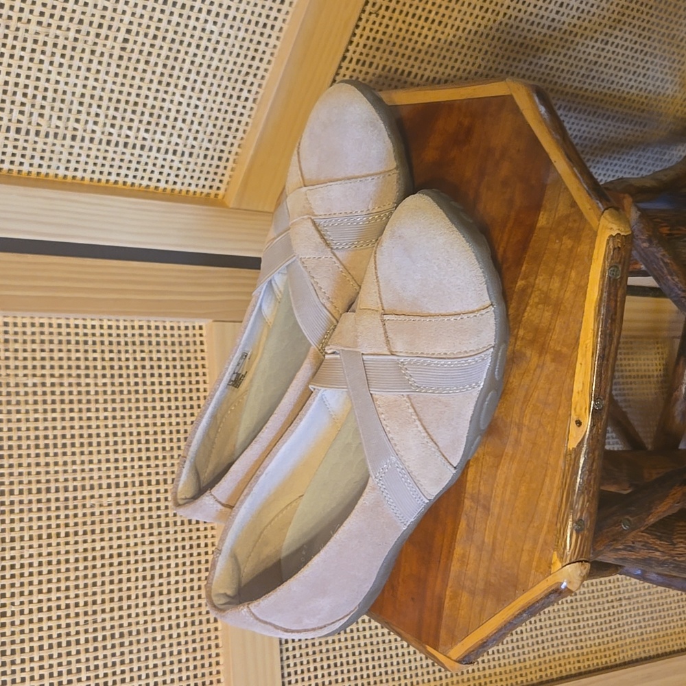 Clarks Ultimate Comfort Women's Beige Slip-On Shoes Size 9